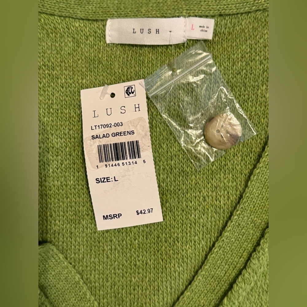 NEW LUSH Women’s Green Button Front Chunky Knit Cropped Cardigan Size L - Picture 6 of 7